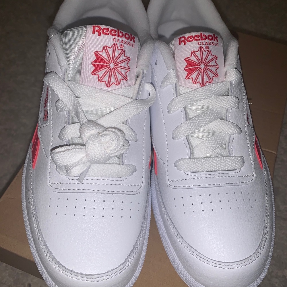 REEBOK CLASSIC - Picture 3 of 5